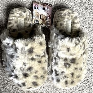 NEW Snow Leopard Slipper Slide